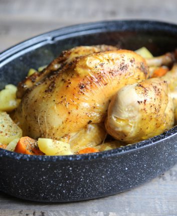 Poulet rôti en cocotte, pommes de terre et patates douces