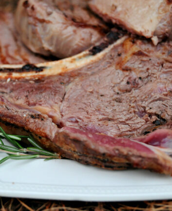 Steaks cuits ©The Farm at Sunrise Ranch CC BY-NC-SA 2.0