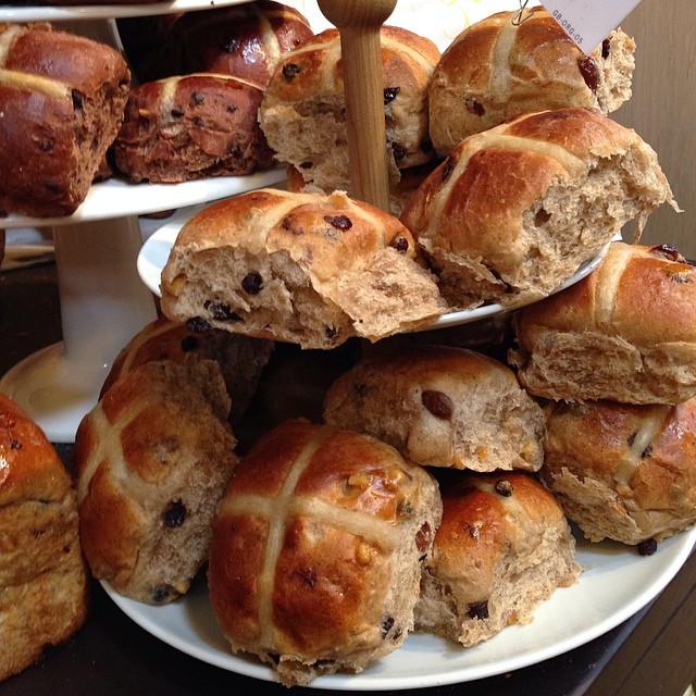 Petit déjeuner : hot cross buns