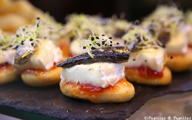 Avec fromage, sardine et graines germées