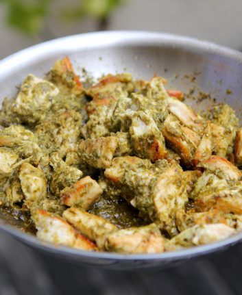 Dés de poulet à l'ail des ours
