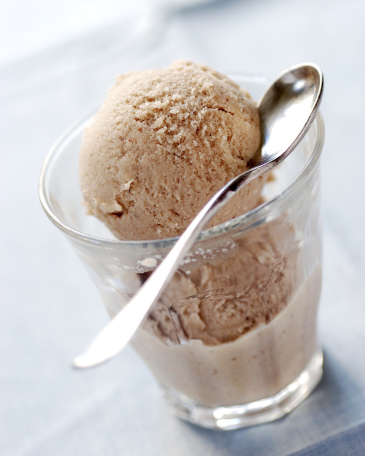 Glace au lait de noisettes