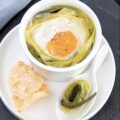 Oeuf cocotte à la fondue de poireau, tuile de Parmesan © Philippe DUFOUR: - Interfel