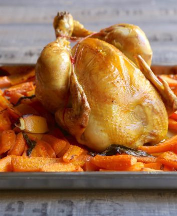 Poulet rôti aux carottes, citron et ail des ours