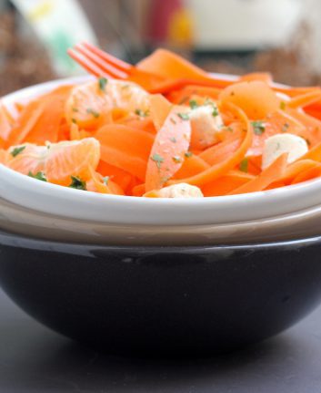 Tagliatelles de carottes, fromage frais et clémentines