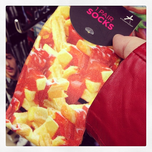 Les chaussettes frites au ketchup vous en rêviez Primark l'a fait !