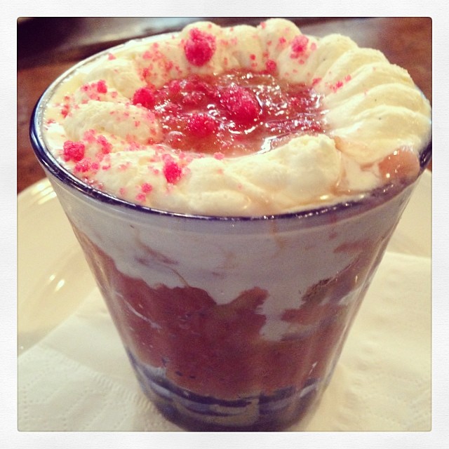 Rhubarb trifle - trop bon !