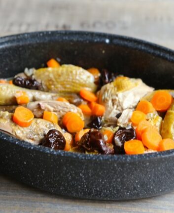 Pintade aux pruneaux et aux carottes