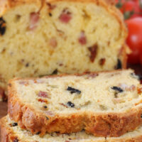 Cake aux olives et lardons ©Kuvona Shutterstock