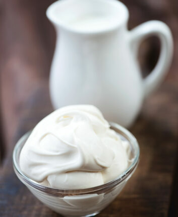 Crème-fraîche-©Nickola_Che-shutterstock