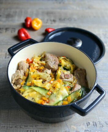 Sauté de veau aux tagliatelles de courgettes et poivrons