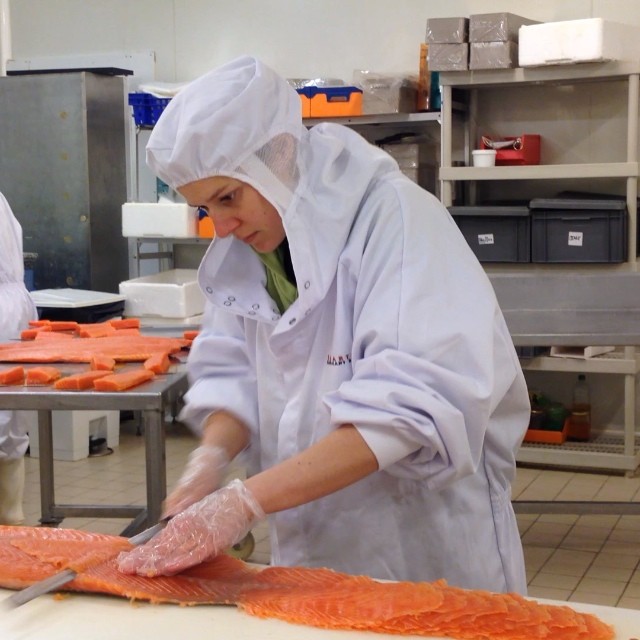 Découpe du saumon chez #JacquesBarthouil