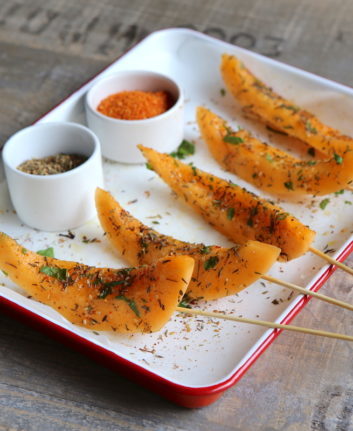 Brochettes de melon épicé