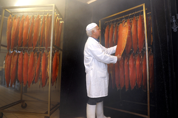 Fumage du saumon ©D. Nakache