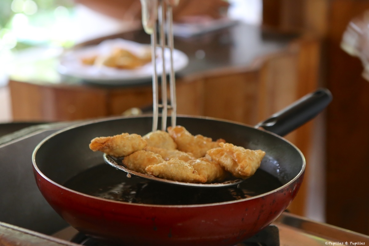 Egouttez les bajiya après cuisson