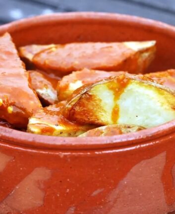 Patatas bravas ©Victor Bayon CC BY-NC-SA 2.0