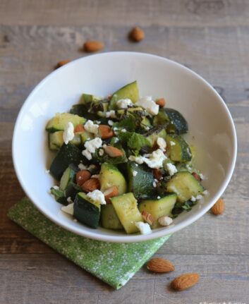 Courgettes à la féta, aux amandes et à la menthe