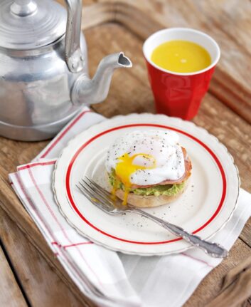 Oeuf Benedict à l'avocat Hass du Pérou
