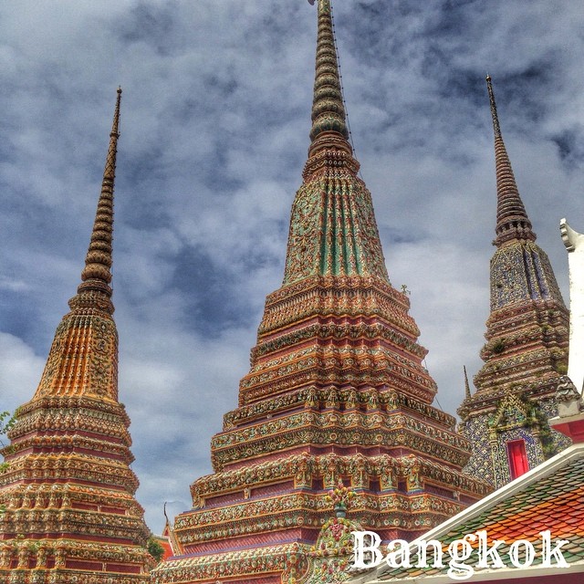 Stûpas dans l'enceinte du Wat Pho (temple du Bouddha couché) - Bangkok