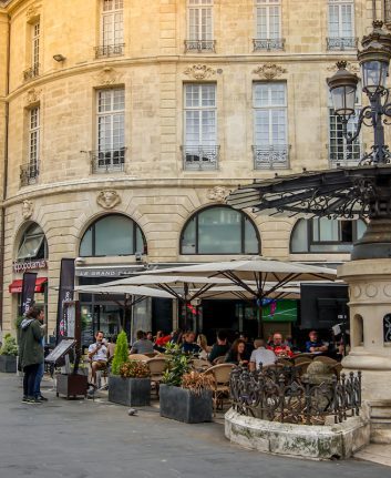 Où manger un dimanche à Bordeaux © Karissaa shutterstock