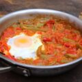 Piperade et oeuf au plat