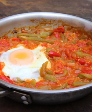 Piperade et oeuf au plat