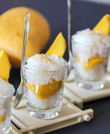 Riz gluant au lait de coco et à la mangue shutterstock