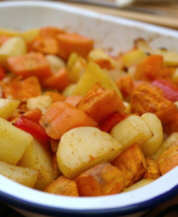 Patates douces et pommes de terre rôties au four