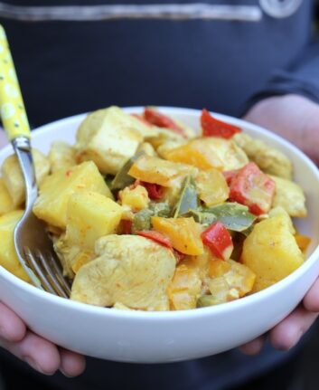 Poulet à l'ananas, curry et lait de coco