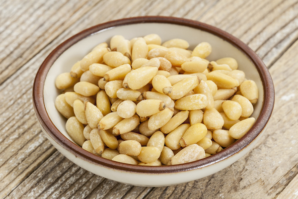 Pignons de pins ©marekuliasz shutterstock