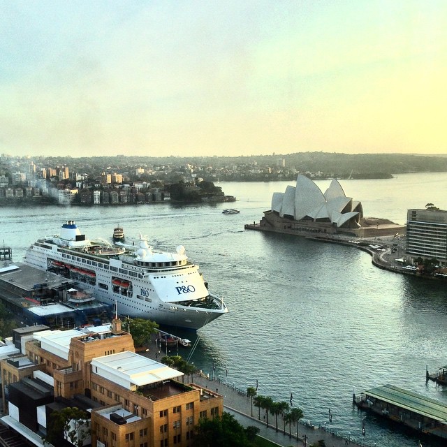 Debout ! C'est l'heure ! ;) bonne nuit les gens du dessus