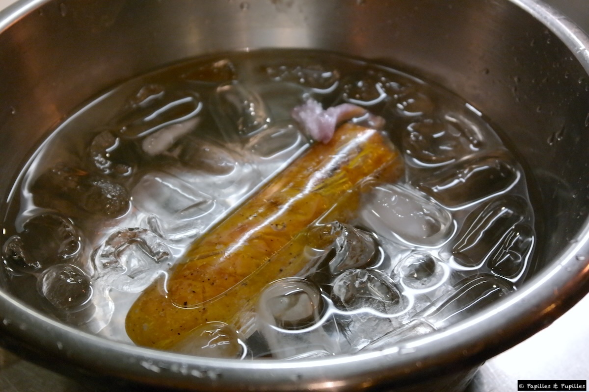 Boudin dans l'eau glacée