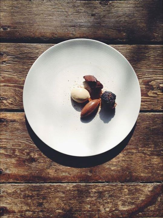 Chocolat au lait brûlé miettes de pain d'épices marshmallow