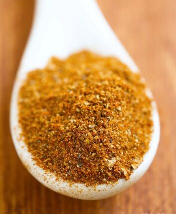 Baharat, mélange d'épices ©MariaKovaleva shutterstock