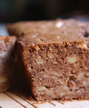 Cake aux pommes, au cacao et aux épices