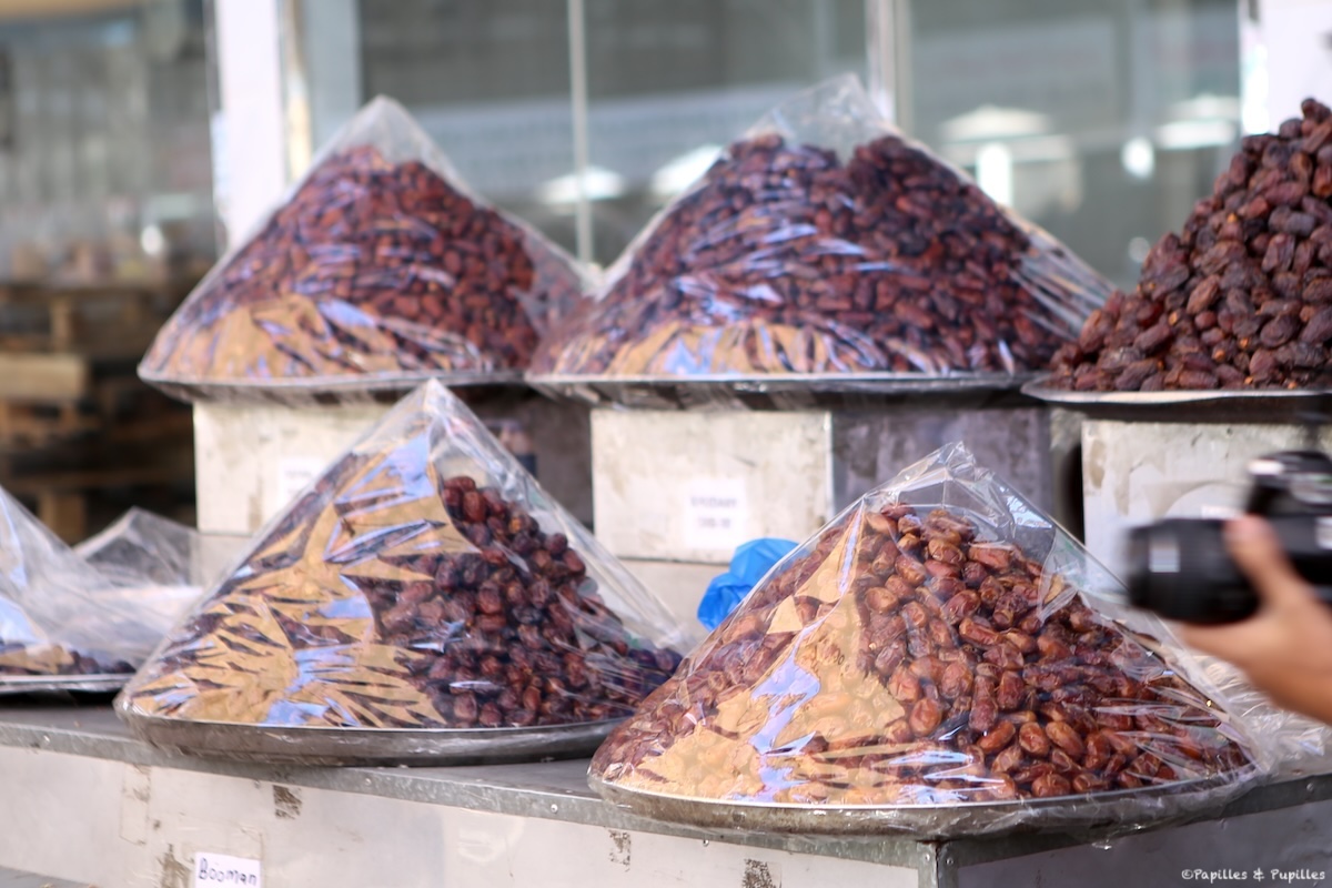 Dattes sur un marché à Abu Dhabi