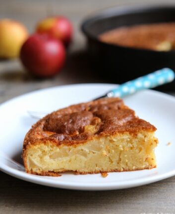 Gâteau au sirop d'érable et aux pommes