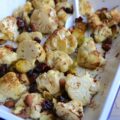Chou-fleur et choux de Bruxelles rôtis au four, amandes et airelles