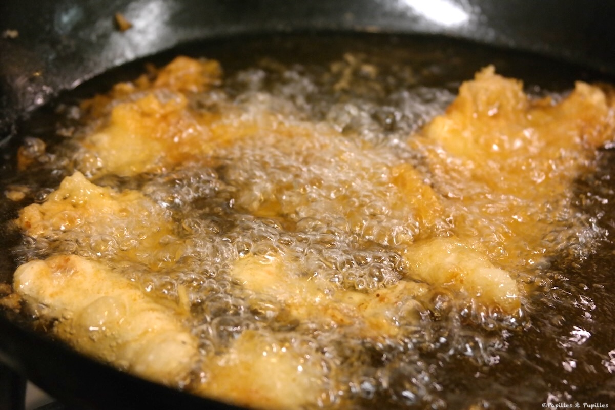 Cuisson du poisson dans l'huile pour fish and chips