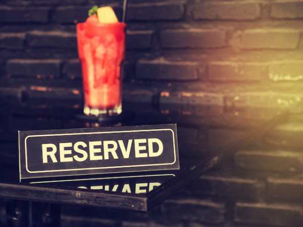 Restaurant - Dishcrawl ©Namphon2U shutterstock