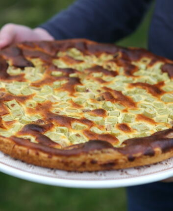 Tarte à la rhubarbe et à la cannelle
