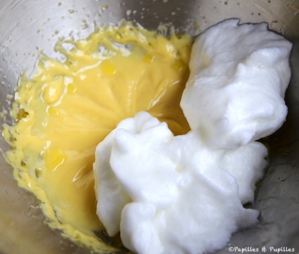 Ajoutez le blanc d'oeuf à la mayonnaise