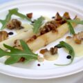 Asperges blanches des Landes, bulots et sauce Worcestershire
