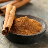 Cannelle - Bâton et poudre ©Dream79 shutterstock