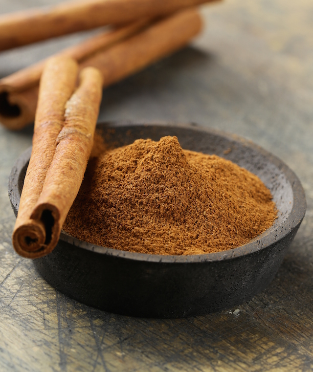 Cannelle - Bâton et poudre ©Dream79 shutterstock