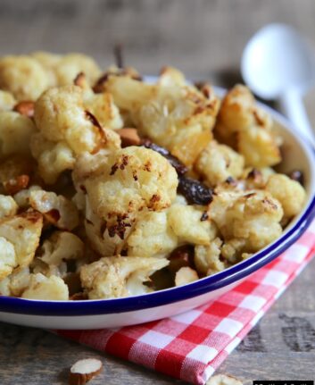 Chou fleur rôti au four, sauce au sésame