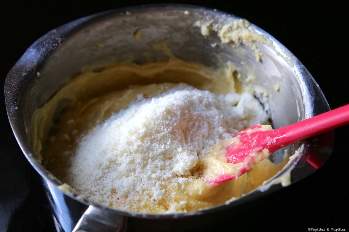 Ajoutez le Parmesan et le piment d'Espelette