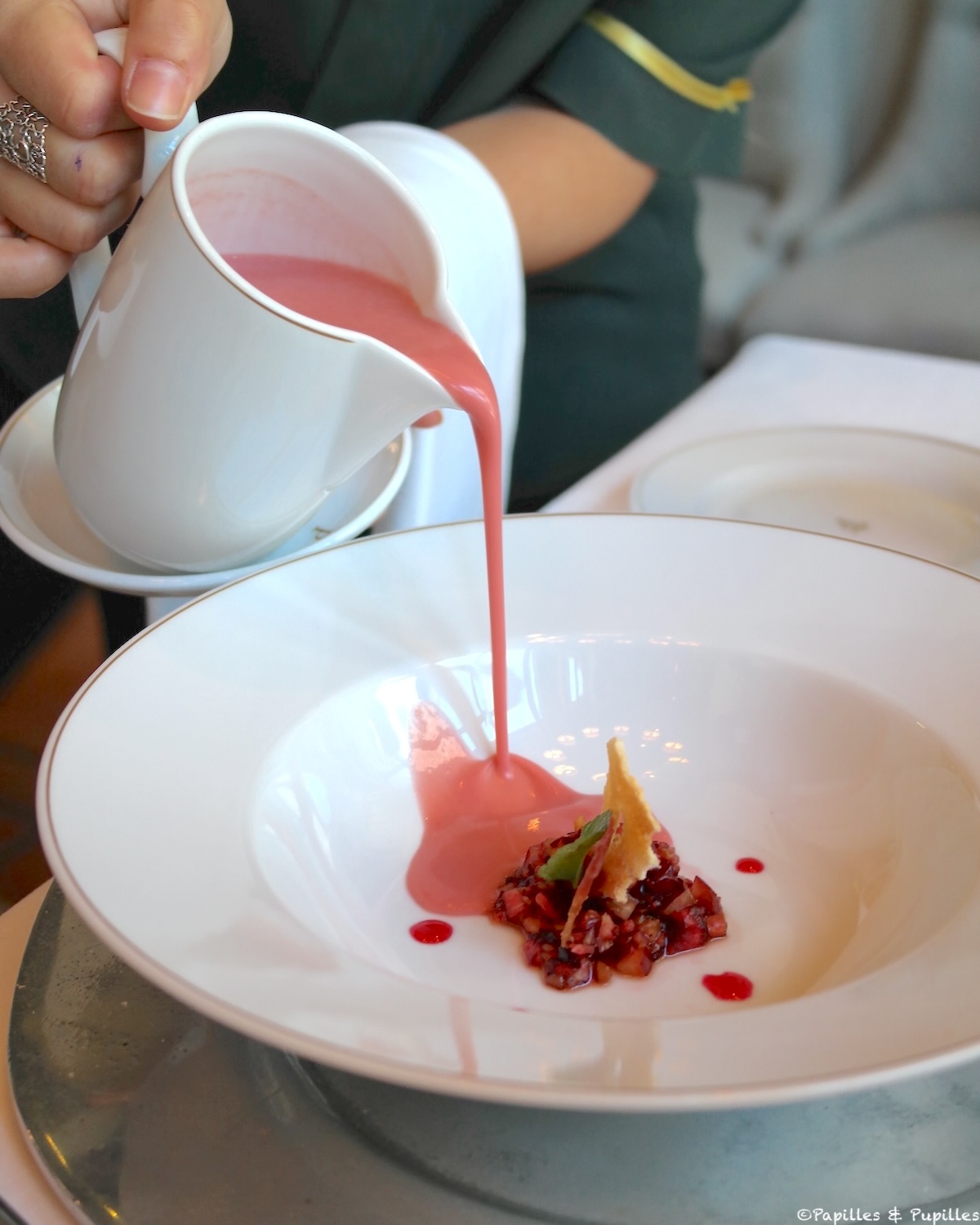 Gaspacho aux tomates et aux cerises