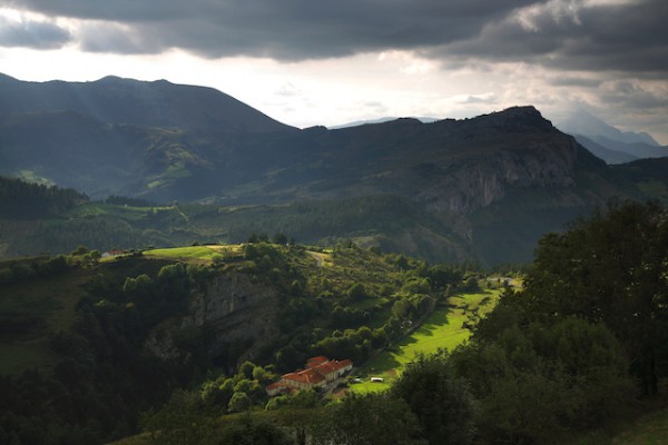 Montagnes et vallées de la côte Basque © 2009 Basquetour