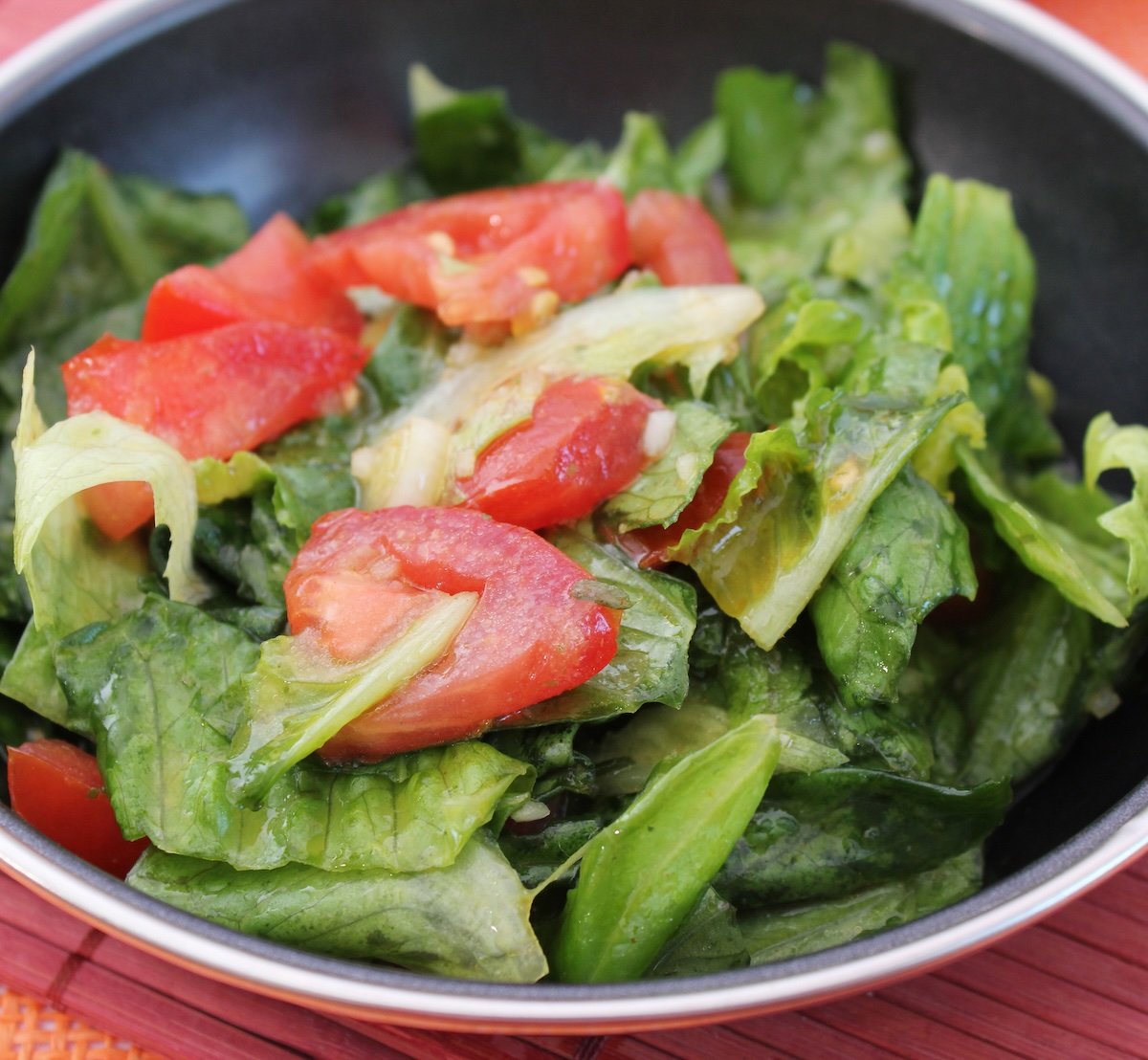 Salade verte et tomates ©shutterstock